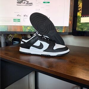 Nike dunk low panda 9.5W